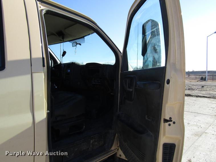 image for item EU9563 2009 Chevrolet C4500 Kodiak utility truck