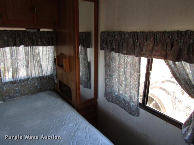 image for item EU9564 1991 Ford F530 Coachman Catalina 330SB RV