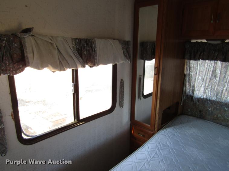 image for item EU9564 1991 Ford F530 Coachman Catalina 330SB RV