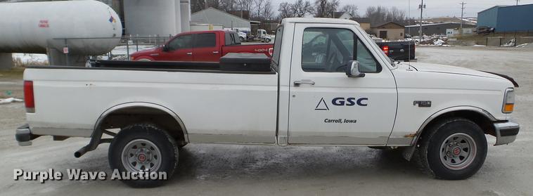 image for item EW9835 1994 Ford F150 pickup truck