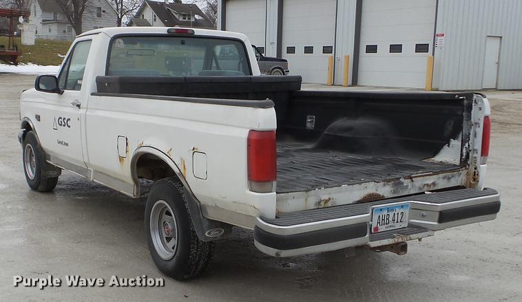 image for item EW9835 1994 Ford F150 pickup truck