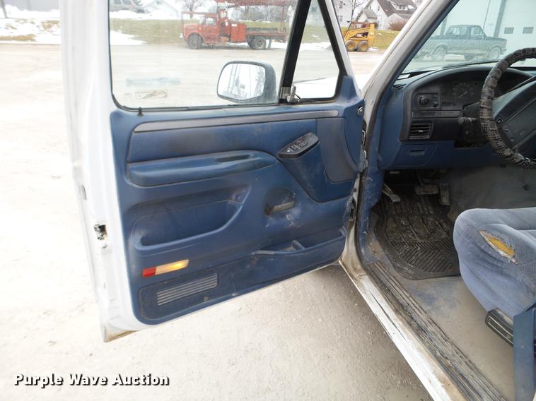 image for item EW9835 1994 Ford F150 pickup truck