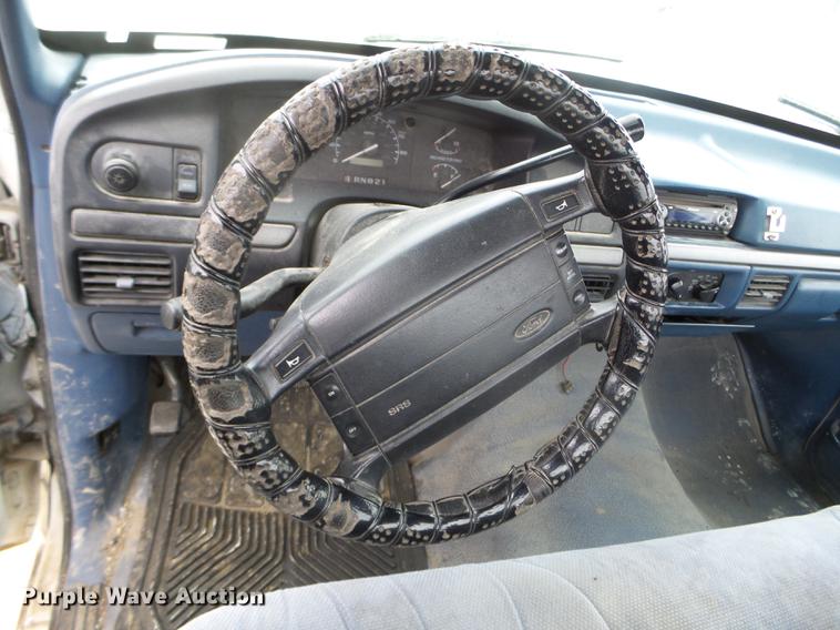 image for item EW9835 1994 Ford F150 pickup truck