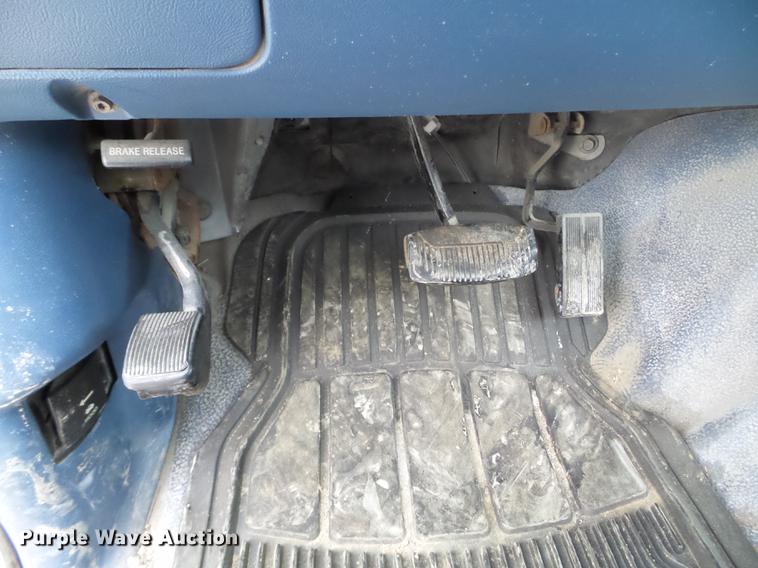 image for item EW9835 1994 Ford F150 pickup truck