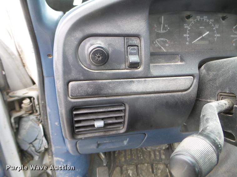 image for item EW9835 1994 Ford F150 pickup truck