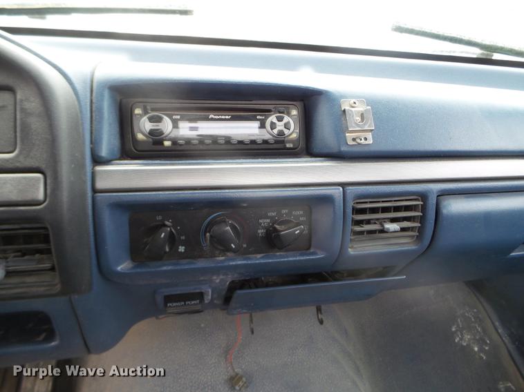 image for item EW9835 1994 Ford F150 pickup truck