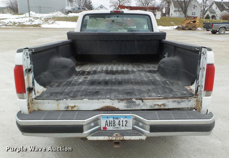 image for item EW9835 1994 Ford F150 pickup truck
