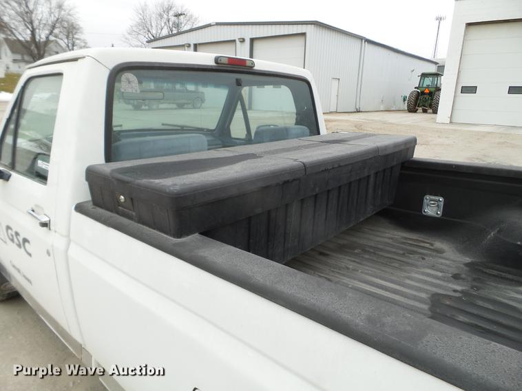 image for item EW9835 1994 Ford F150 pickup truck