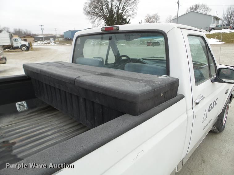 image for item EW9835 1994 Ford F150 pickup truck