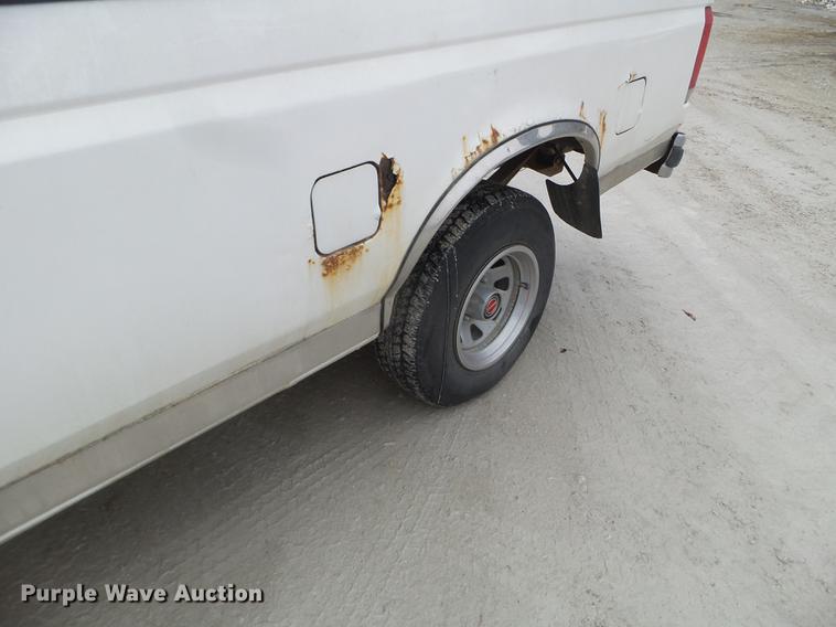 image for item EW9835 1994 Ford F150 pickup truck
