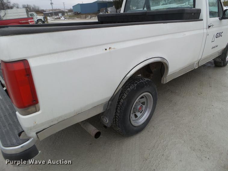 image for item EW9835 1994 Ford F150 pickup truck