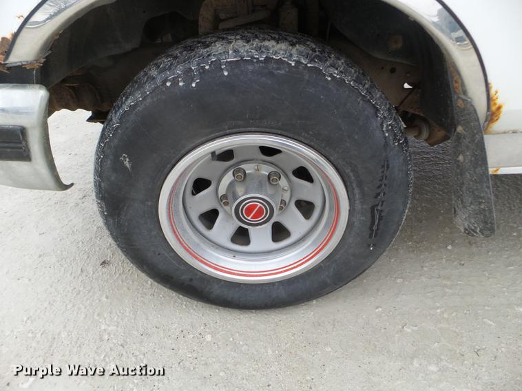 image for item EW9835 1994 Ford F150 pickup truck