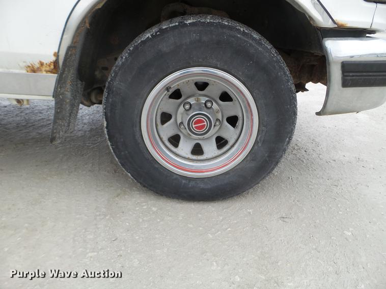 image for item EW9835 1994 Ford F150 pickup truck