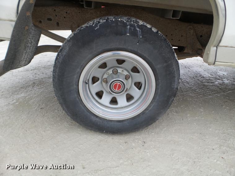 image for item EW9835 1994 Ford F150 pickup truck