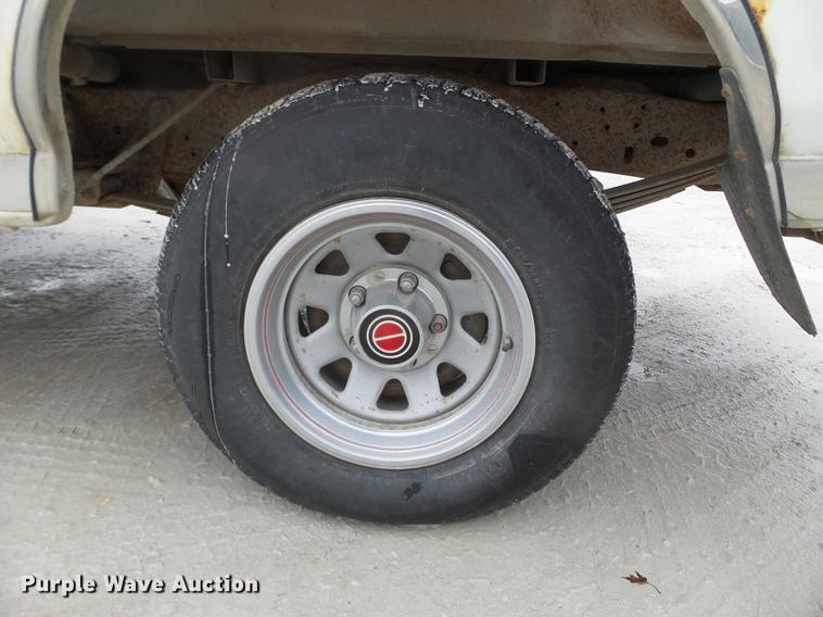 image for item EW9835 1994 Ford F150 pickup truck