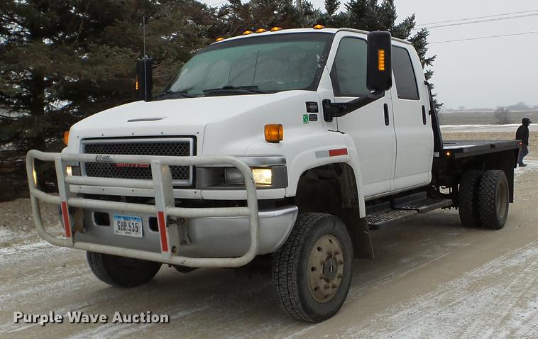 image for item EW9863 2005 GMC C4500 flatbed truck