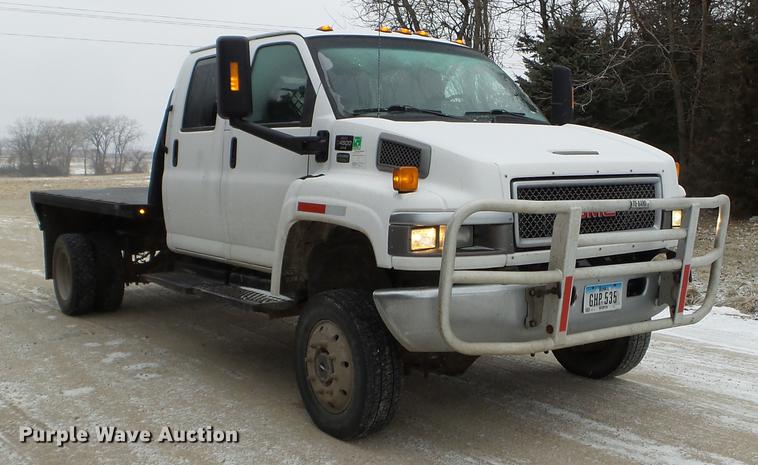 image for item EW9863 2005 GMC C4500 flatbed truck