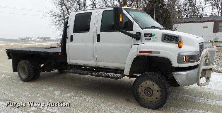 image for item EW9863 2005 GMC C4500 flatbed truck