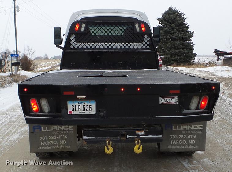 image for item EW9863 2005 GMC C4500 flatbed truck