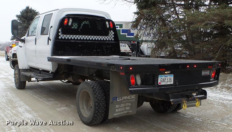 image for item EW9863 2005 GMC C4500 flatbed truck