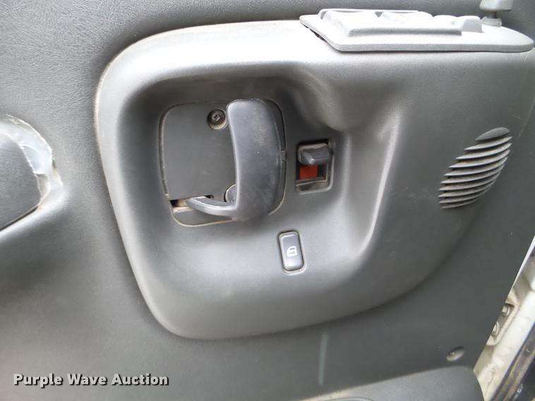 image for item EW9863 2005 GMC C4500 flatbed truck