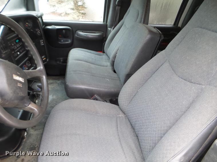 image for item EW9863 2005 GMC C4500 flatbed truck