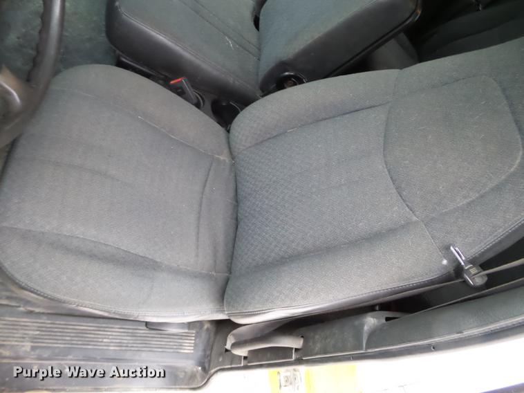 image for item EW9863 2005 GMC C4500 flatbed truck