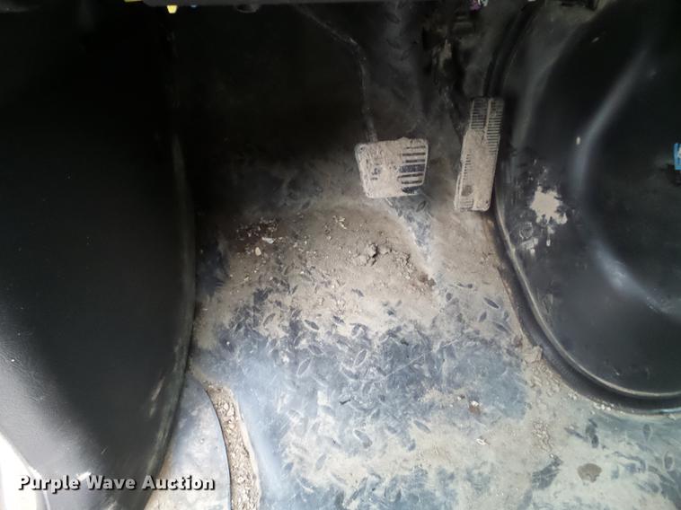 image for item EW9863 2005 GMC C4500 flatbed truck