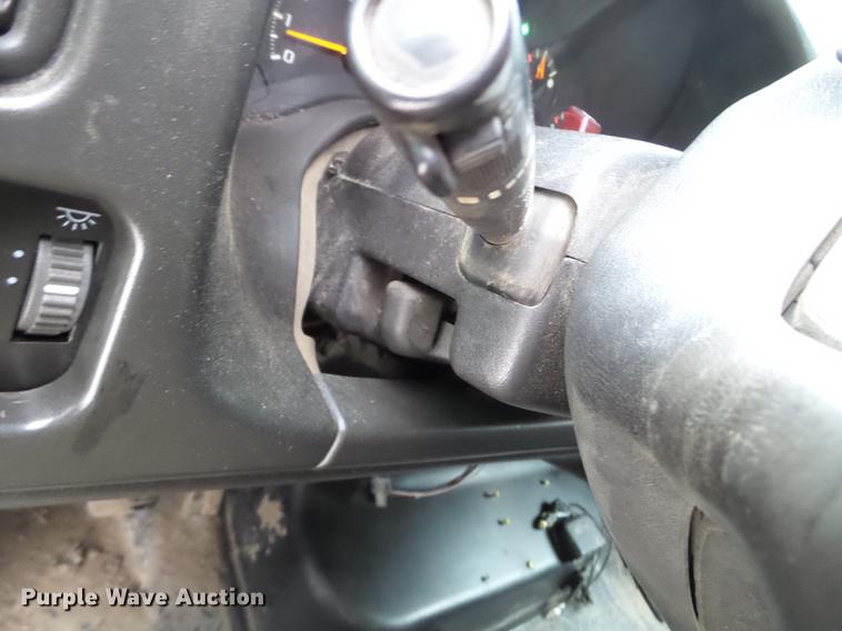 image for item EW9863 2005 GMC C4500 flatbed truck