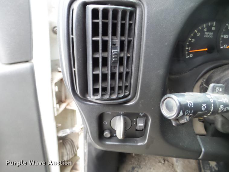 image for item EW9863 2005 GMC C4500 flatbed truck