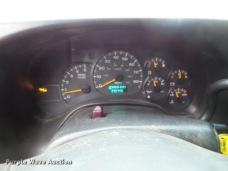 image for item EW9863 2005 GMC C4500 flatbed truck