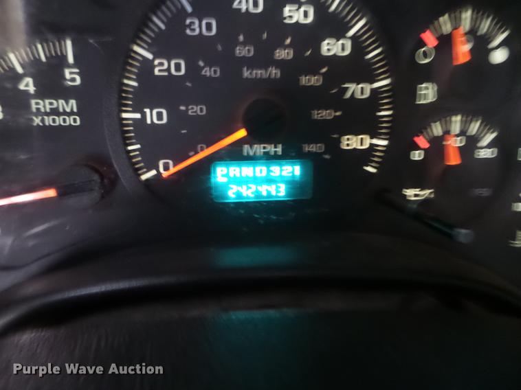 image for item EW9863 2005 GMC C4500 flatbed truck