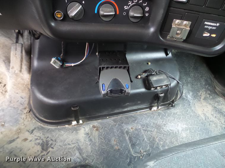 image for item EW9863 2005 GMC C4500 flatbed truck