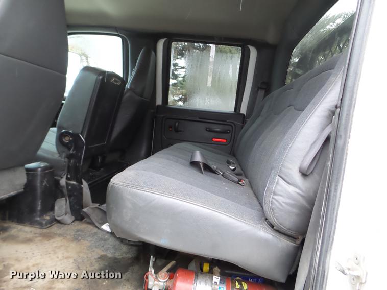 image for item EW9863 2005 GMC C4500 flatbed truck