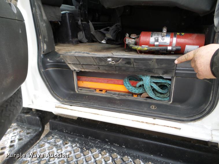 image for item EW9863 2005 GMC C4500 flatbed truck