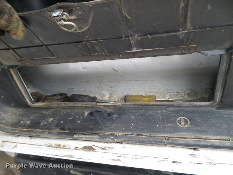 image for item EW9863 2005 GMC C4500 flatbed truck