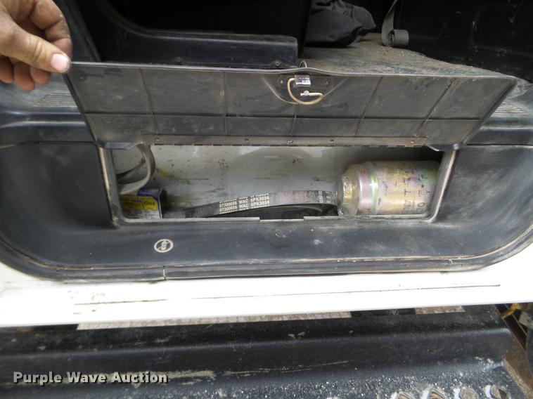 image for item EW9863 2005 GMC C4500 flatbed truck