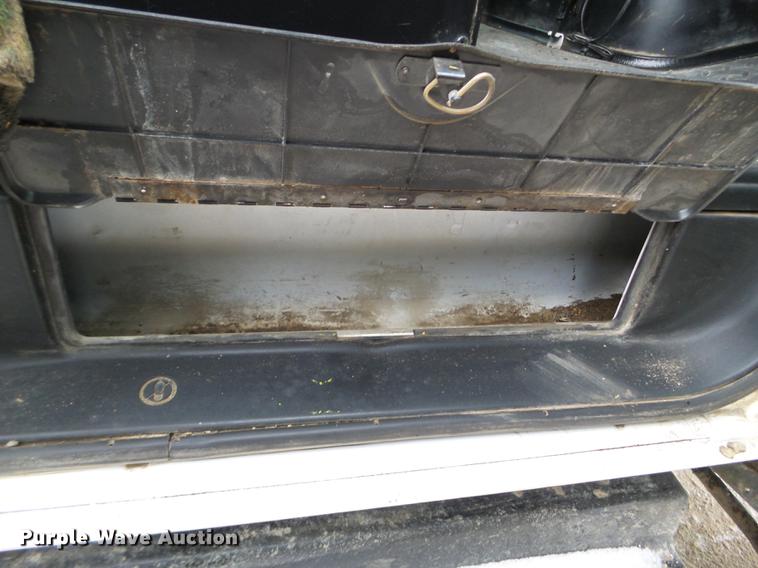 image for item EW9863 2005 GMC C4500 flatbed truck