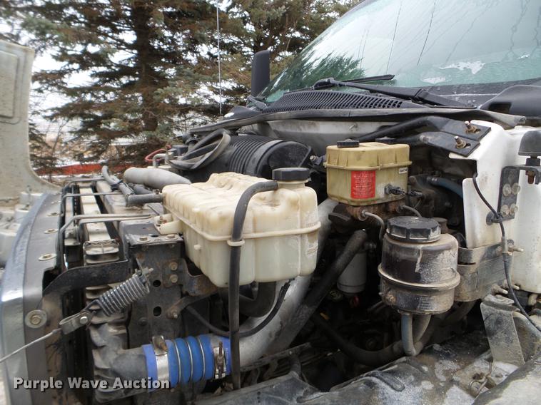 image for item EW9863 2005 GMC C4500 flatbed truck