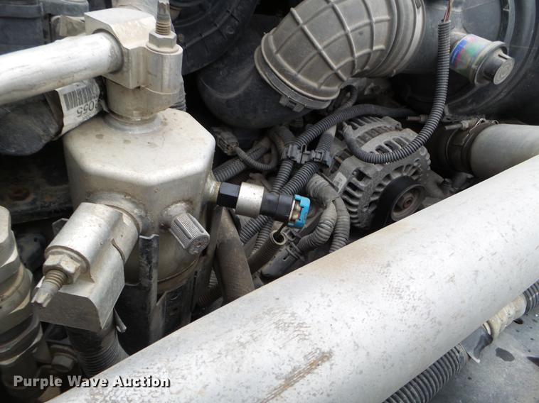 image for item EW9863 2005 GMC C4500 flatbed truck