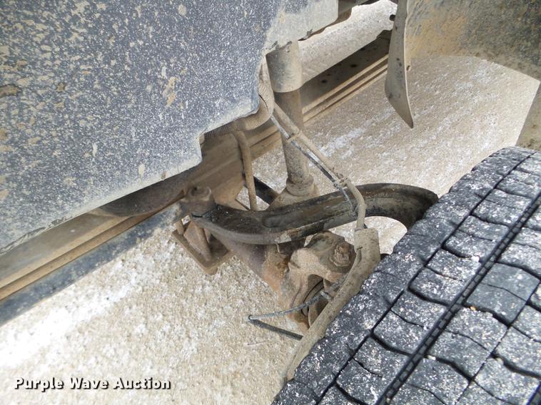 image for item EW9863 2005 GMC C4500 flatbed truck