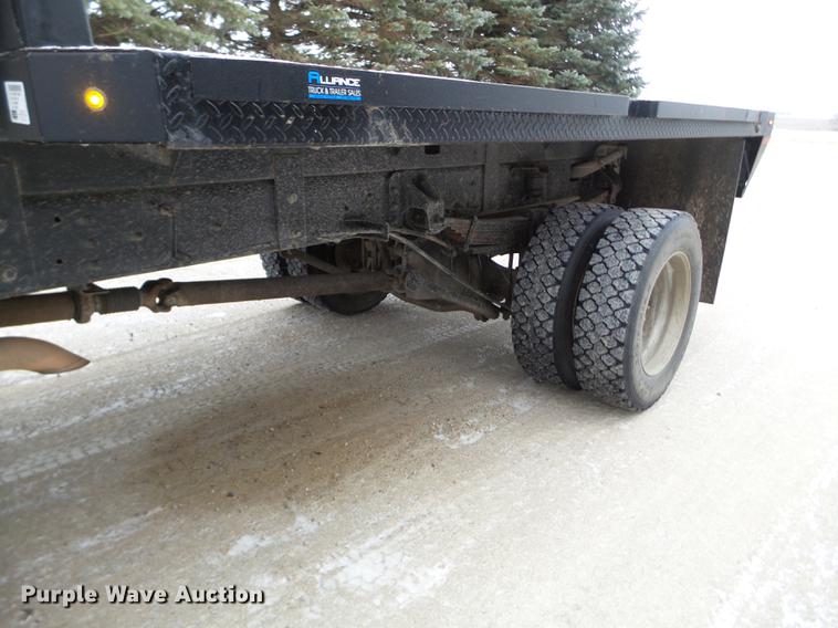 image for item EW9863 2005 GMC C4500 flatbed truck