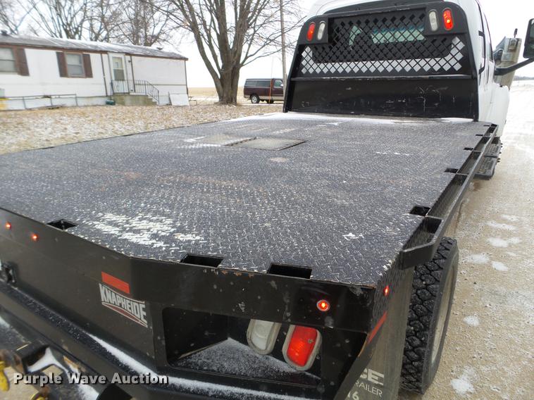 image for item EW9863 2005 GMC C4500 flatbed truck