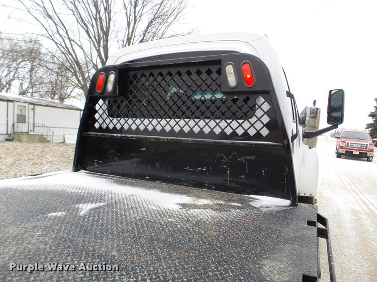 image for item EW9863 2005 GMC C4500 flatbed truck