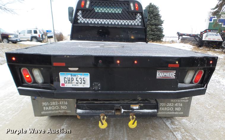 image for item EW9863 2005 GMC C4500 flatbed truck