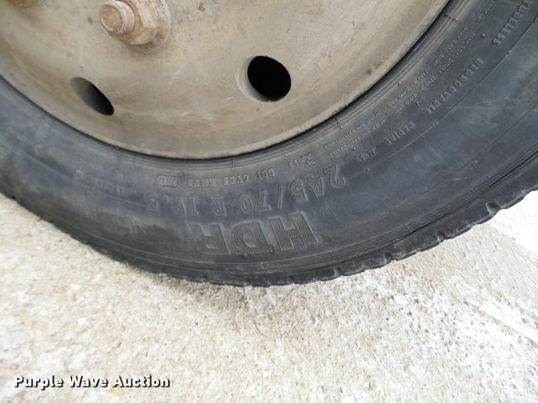 image for item EW9863 2005 GMC C4500 flatbed truck