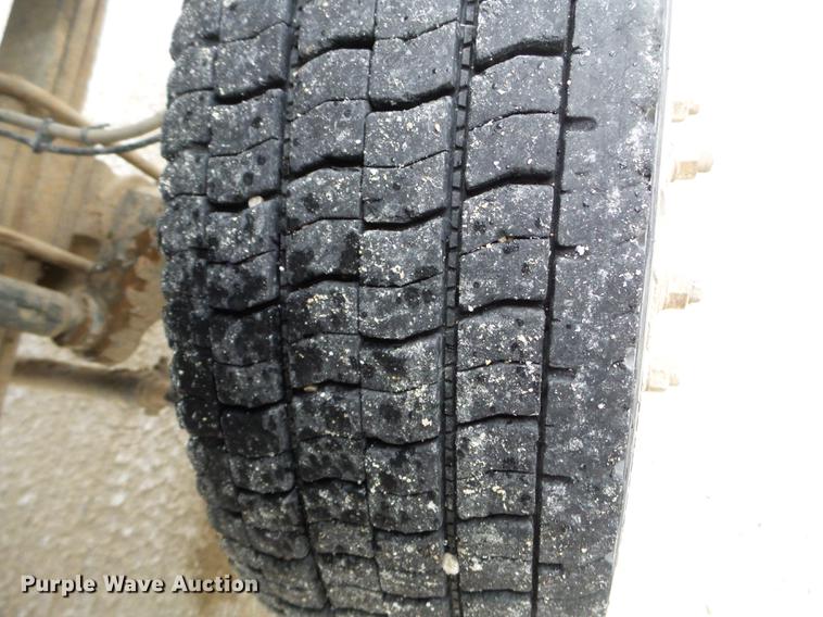 image for item EW9863 2005 GMC C4500 flatbed truck