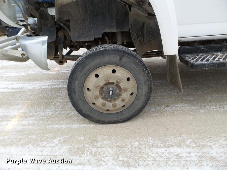 image for item EW9863 2005 GMC C4500 flatbed truck