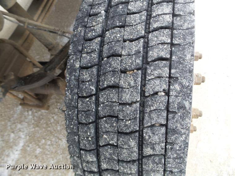 image for item EW9863 2005 GMC C4500 flatbed truck