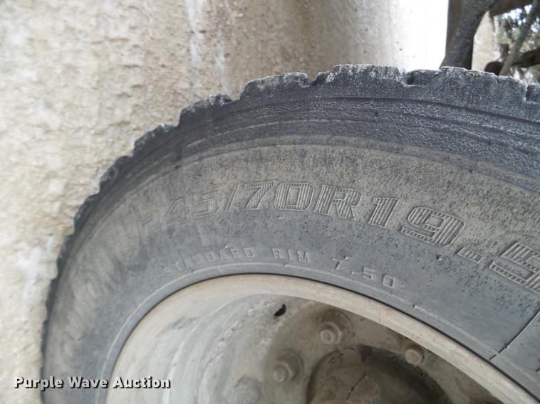 image for item EW9863 2005 GMC C4500 flatbed truck